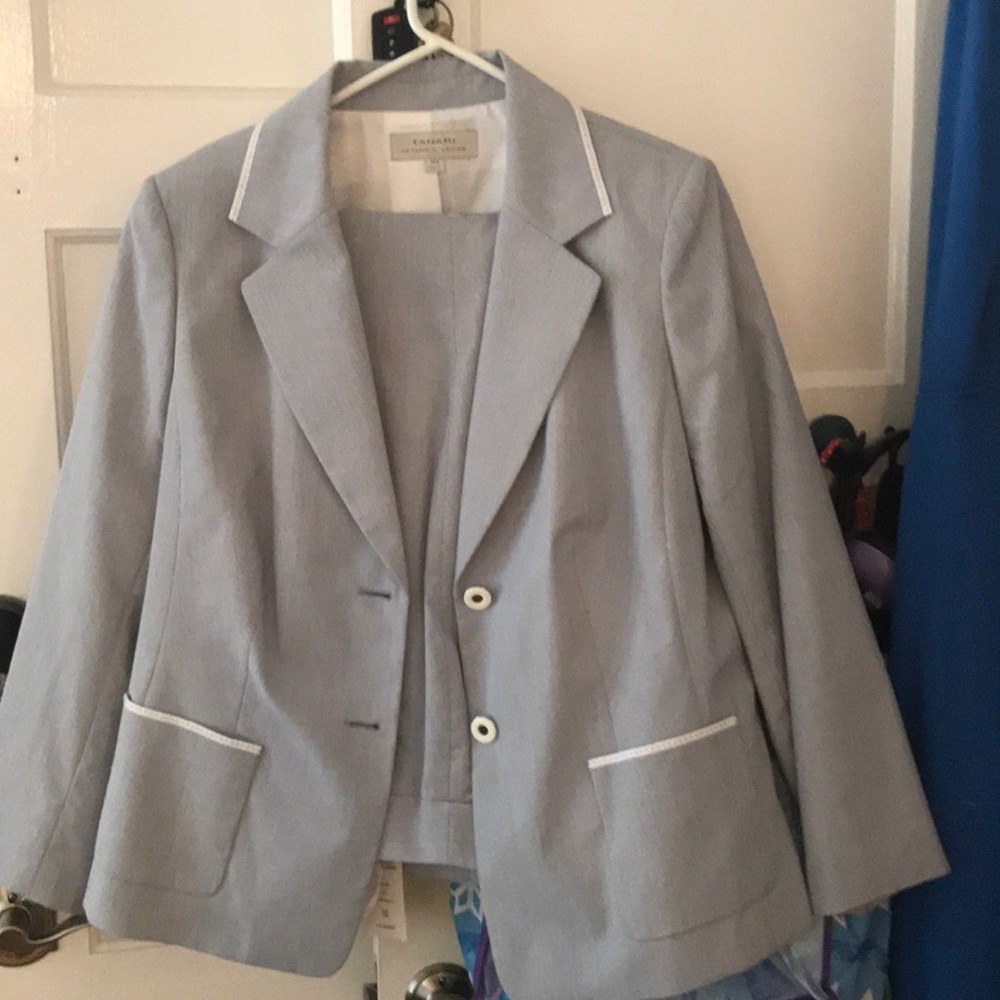 Tahari brand new pin strip suit